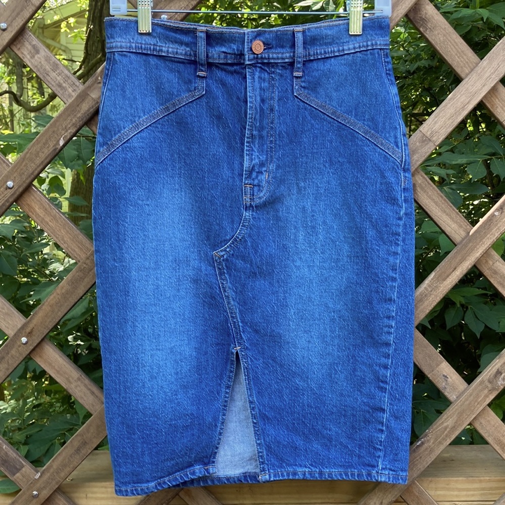 NWOT Gap denim pencil skirt, size 4/27 (j1022)